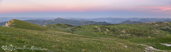Arche anti-crépusculaire sur le plateau de Ceüse, Sentier de la crête